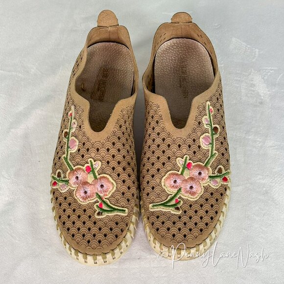 Ilse Jacobsen Perforated Tulip Slip-On Shoes Floral Appliqué EU 41 US 10.5-11 - Picture 3 of 11